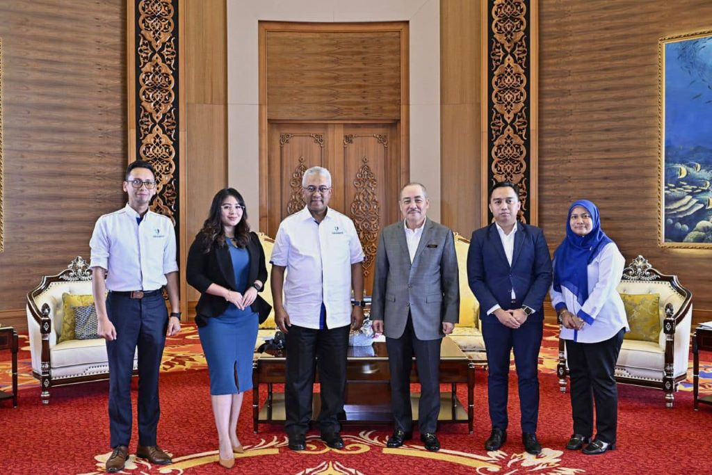 Kunjungan Hormat NC UMPSA bertemu YAB Ketua Menteri Sabah