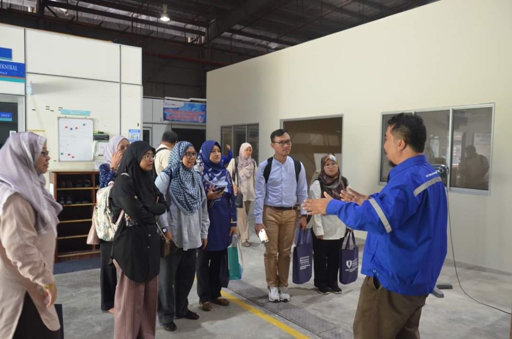 UMP terima lawatan penanda aras UiTM Terengganu Kampus Bukit Besi