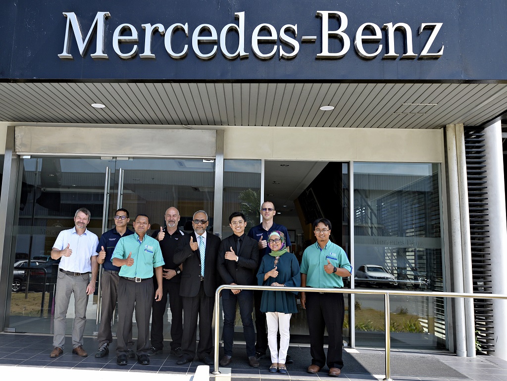 Mahasiswa FKMP terima Biasiswa Mercedes-Benz