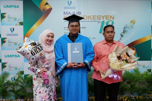 3 graduan anak-anak staf UMPSA terima diploma dan ijazah 