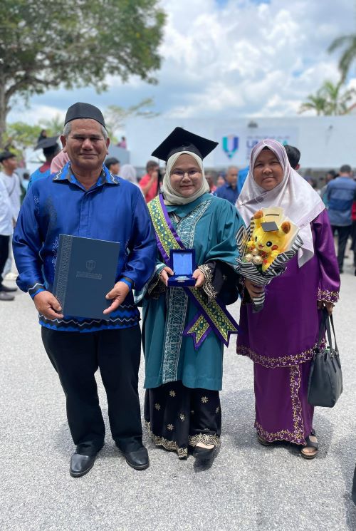 Anugerah Kecemelangan Akademik Majlis Ugama Islam dan Adat Resam Melayu Pahang buat Nor Suhadah dan Nur Aznah 