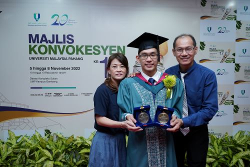 Chong Wen Kai terima Anugerah Kecemerlangan Sapura Industrial Berhad dan Hadiah Kecemerlangan VDI  