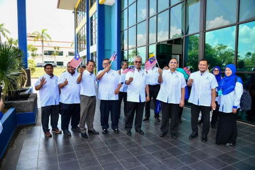 UMPSA Residents Hoist the National Flag to Enliven National Day 2023
