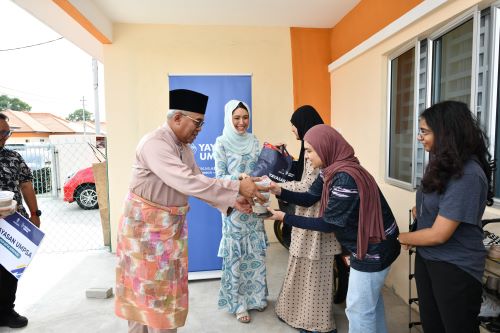 UMPSA Foundation, PUNB, and Maxis Berhad extend help with cooking essentials for off-campus students