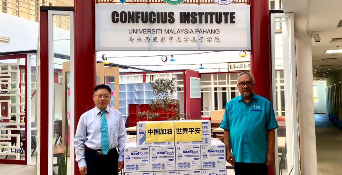 UMP contributes 10 thousand pieces of medical gloves to a hospital at Hebei University, China