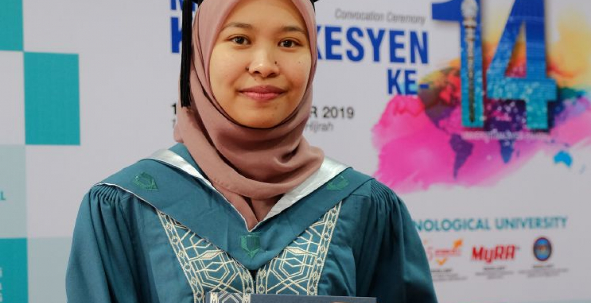 Umi Fatiha farmer’s daughter wins Royal Academic Award (Medal of Excellence)