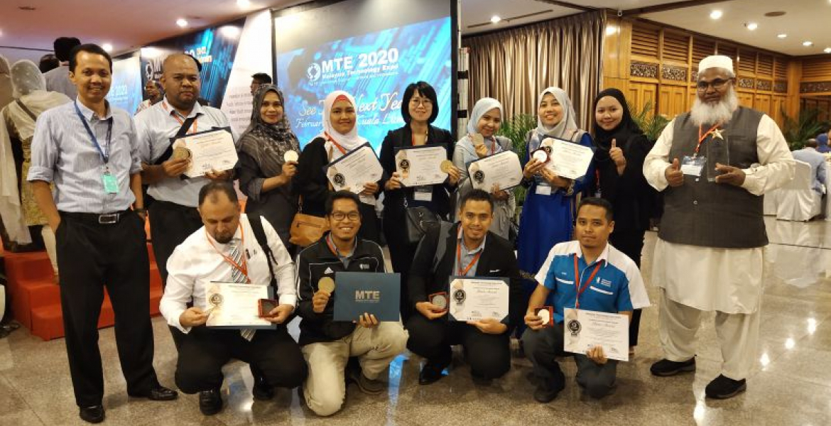 UMP bags 10 medals and The Best Award for Consumer Electronics
