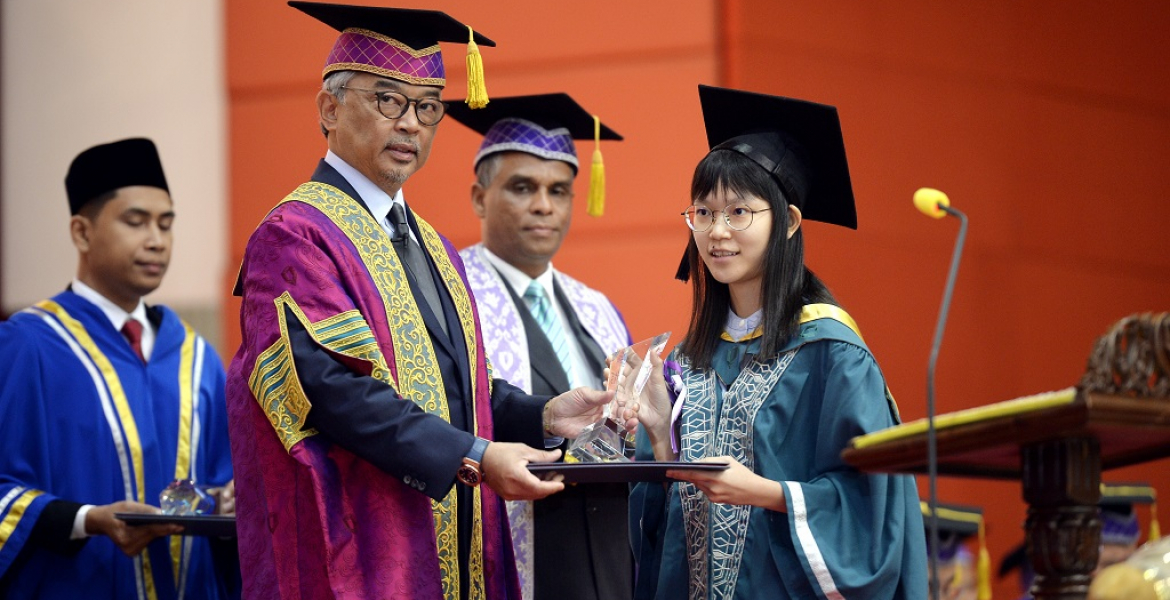 Sikap Positif Yong Shi Yun terima Anugerah Srikandi Matahari