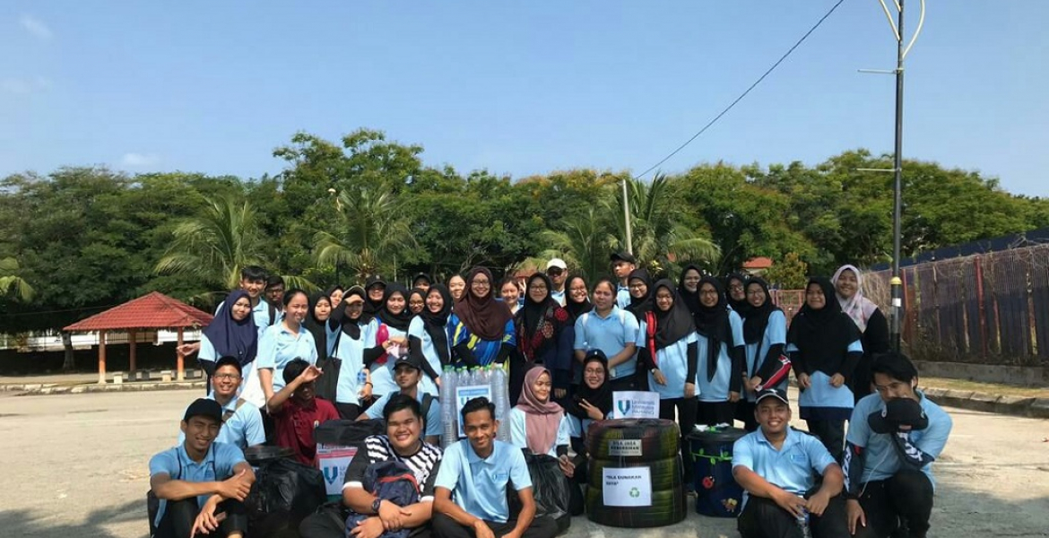 ‘Gotong Royong’ by UMP students to clean up Batu Hitam beach