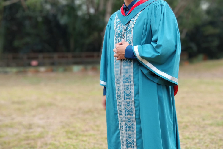 Yayasan UMP Scholarship holder Affiq Ikhwan receives Perodua Excellence Award