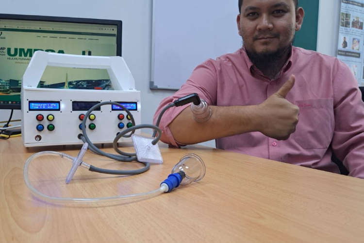Ts. Dr. Mohd Riduwan hasilkan mesin bekam automatik menggantikan mesin penyedut kahak sedia ada di pasaran