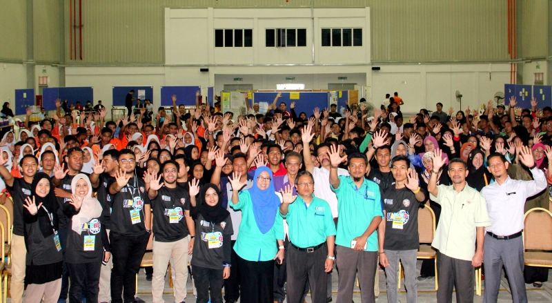 40 mahasiswa, 500 pelajar sekolah terokai dunia Kejuruteraan bersama UMP
