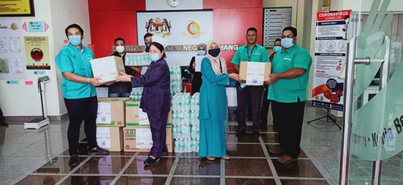 UMPH bantu sedia 1000 pelindung muka dan sumbang air minuman buat petugas kesihatan