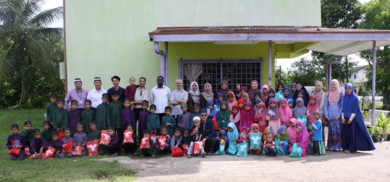 UMP’s IPS and Postgraduate Association brought cheers to orphans at Hembusan Kasih Sayang Care Centre