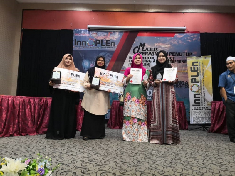 UMP language teachers won three gold medals and a silver medal at INNOPLEN 2019