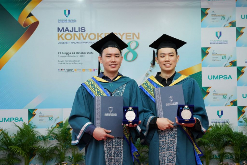 Identical twins excited to receive degrees together