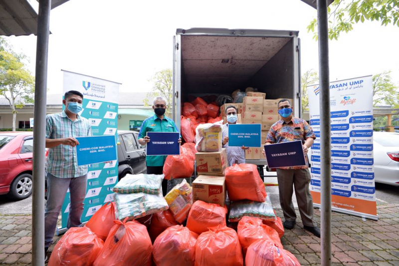 Yayasan UMP terima sumbangan bantu mangsa banjir