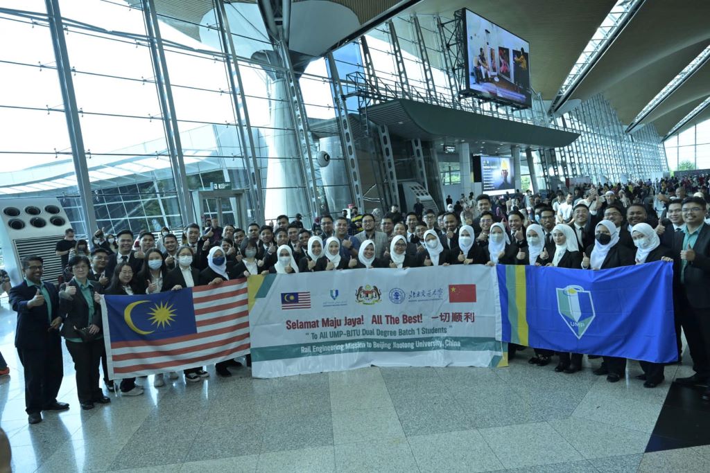 45 UMP-BJTU JPA-sponsored students depart for China