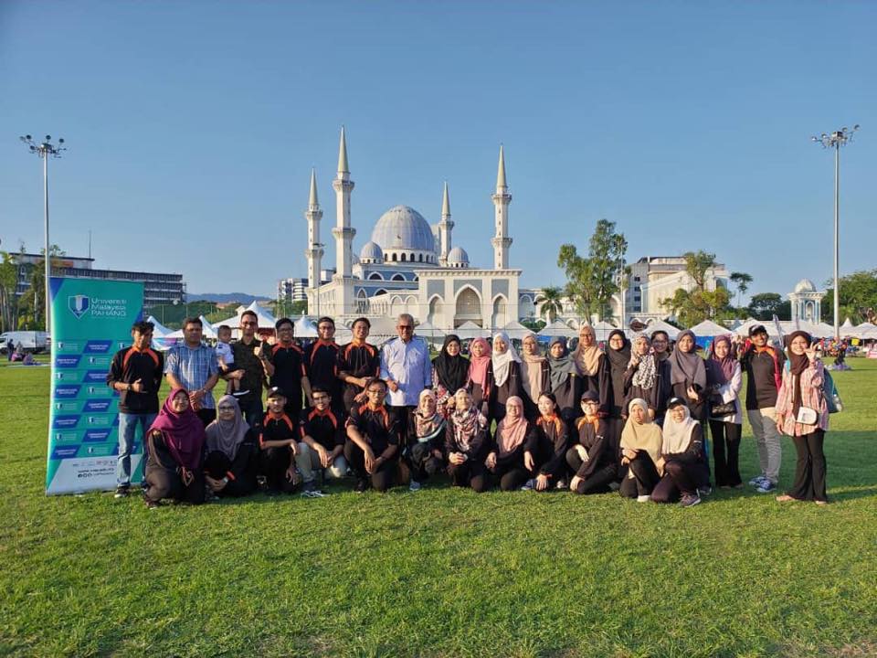 40 UMP students enjoyed the open air iftar at MPK field