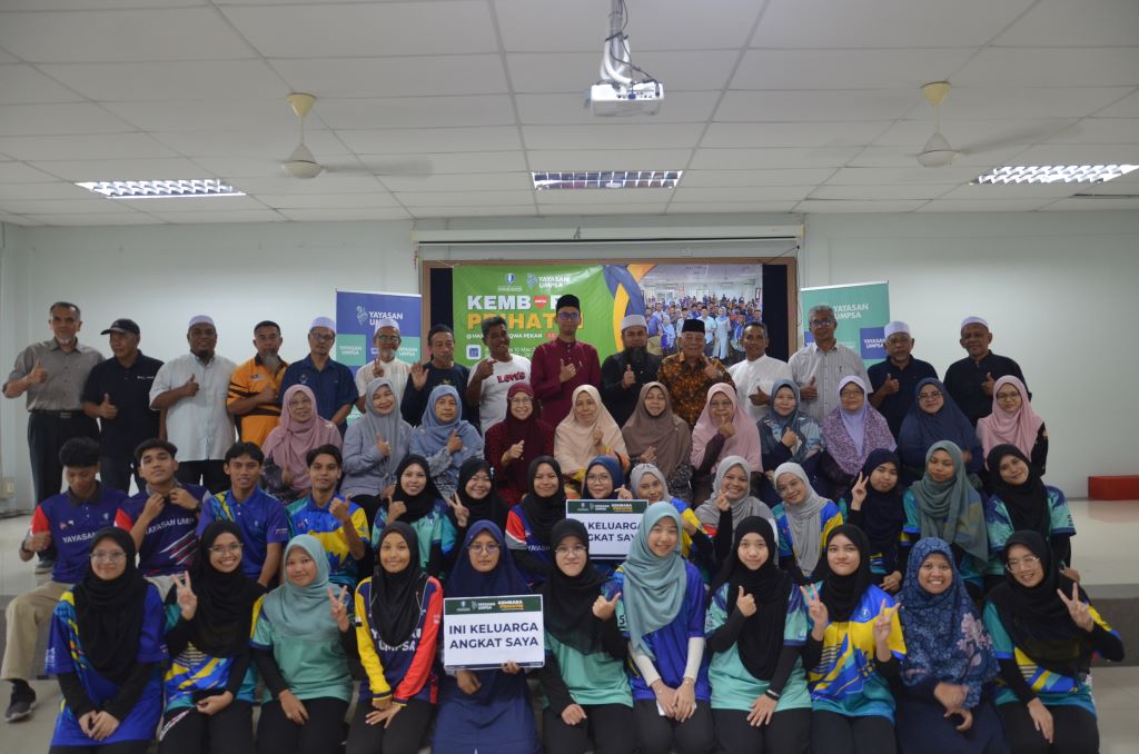 UMPSA Indonesian students experience the life of foster families in Pahang
