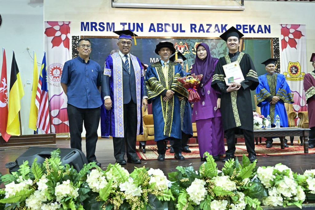 Pelajar MRSM TAR terima Anugerah Kecemerlangan Akademik UMPSA