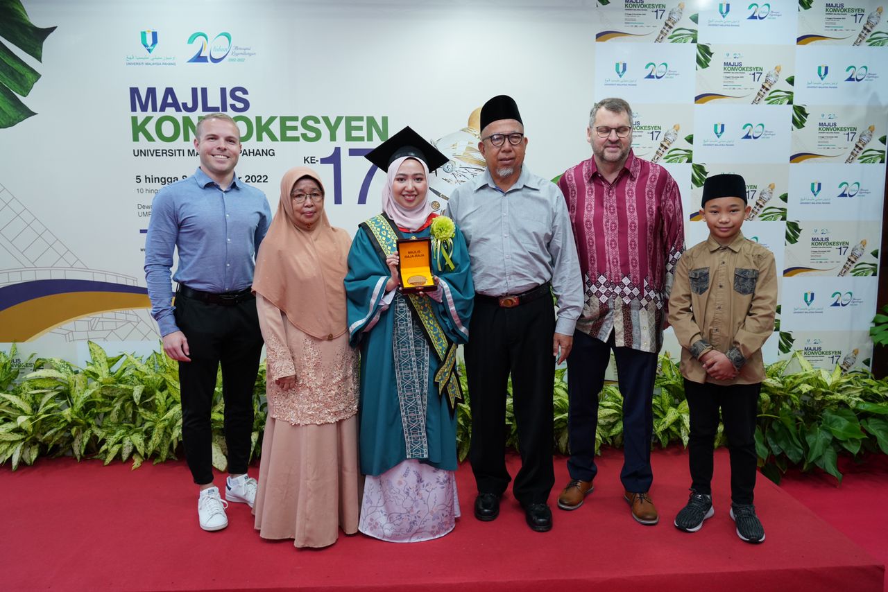 Pernah gagal ke luar negara, kini Nur Khairiyah Penerima Anugerah Pelajaran Diraja (Pingat Jaya Cemerlang) bertugas di Jerman