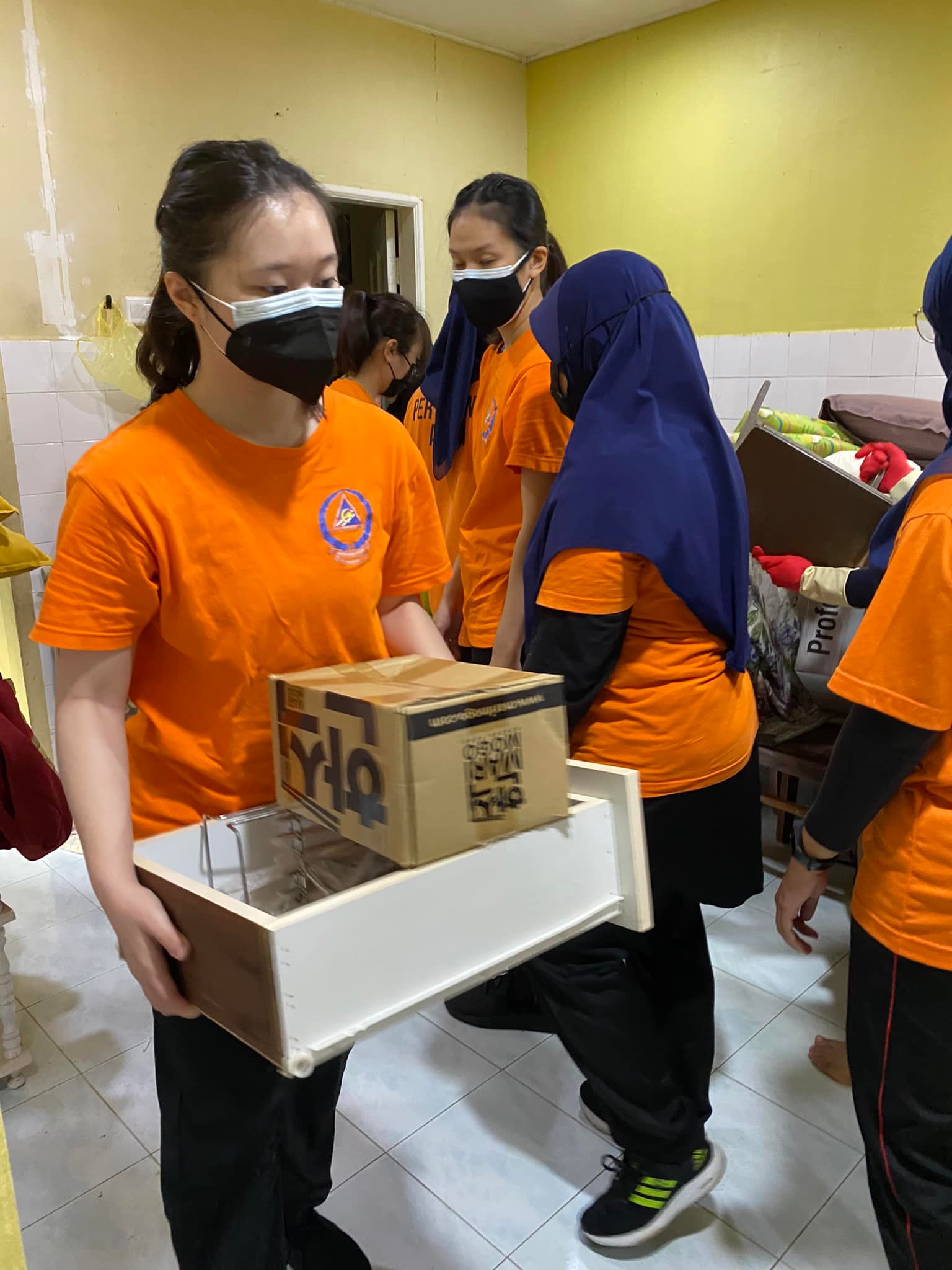 UMP volunteers continue to provide assistance for flood victims