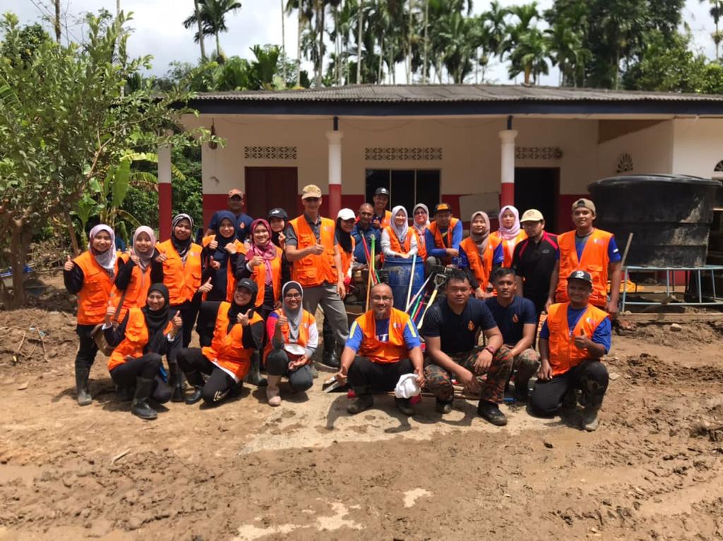 UMP sends KILAU Volunteers to help flood victims in Baling