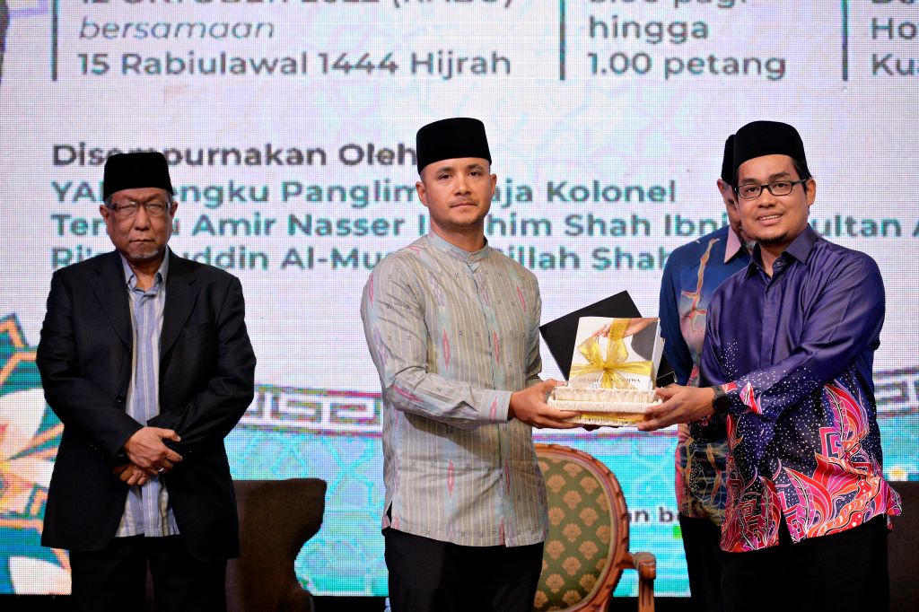 UMP receives RM63,650 research grant for Pahang State Pondok School Education System