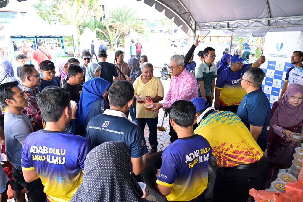 UMPSA distributes 2,000 packs of Bubur Lambuk and 500 packs of Gulai Kawah for community iftar