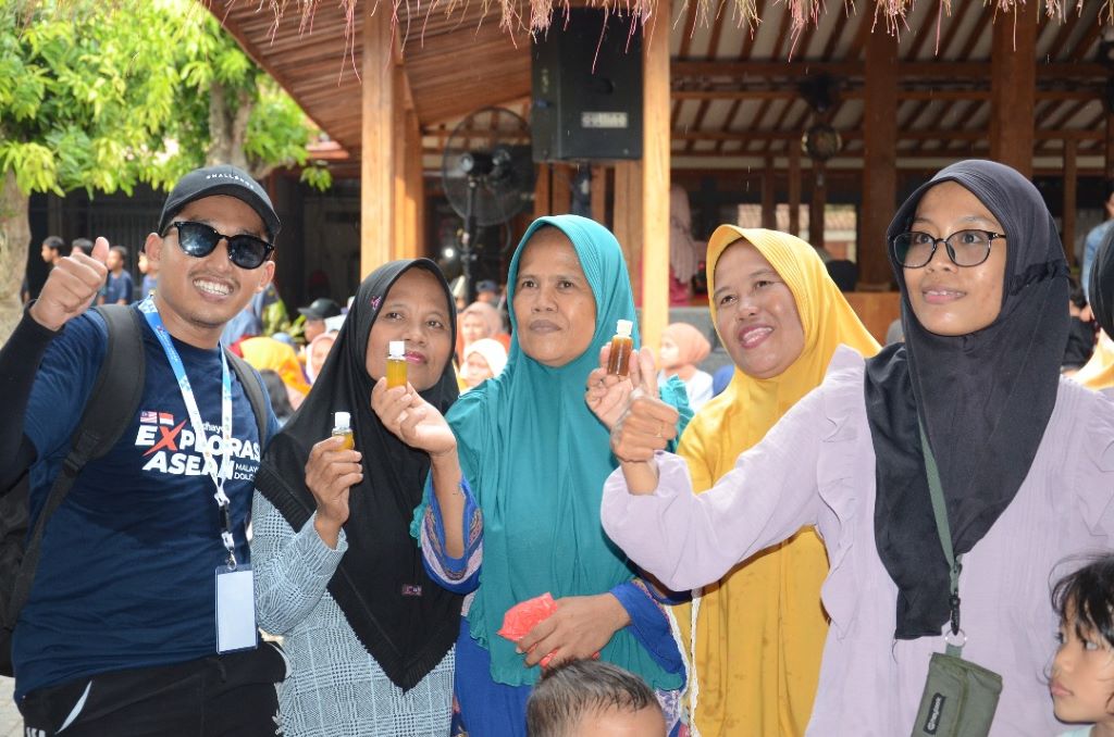 UMPSA treats the people of Dolokgede Village, Bojonegoro, Indonesia through the UMPSA Foundation's ASEAN Exploration Adventure programme