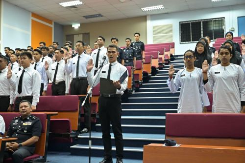 127 pelatih angkat sumpah sebagai anggota Kor SUKSIS UMPSA  