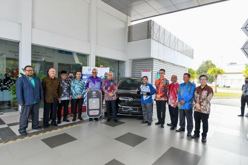 UMP terima MPV sumbangan Perodua