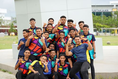 80 SMK Jengka 6 students visit UMP