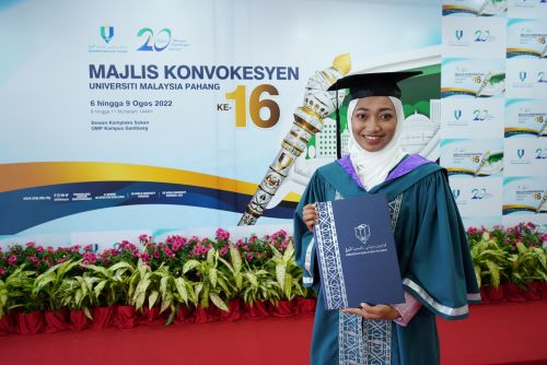 Nor Afifah anak profesor UMP rangkul Anugerah Naib Canselor