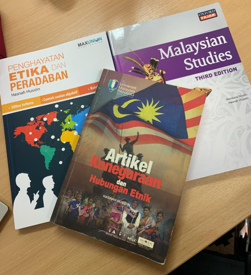 Antara contoh buku-buku akademik untuk rujukan pelajar IPT