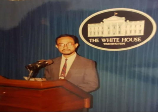  Azhari Mohamed bekerja di Bank Dunia (2000 - 2002)