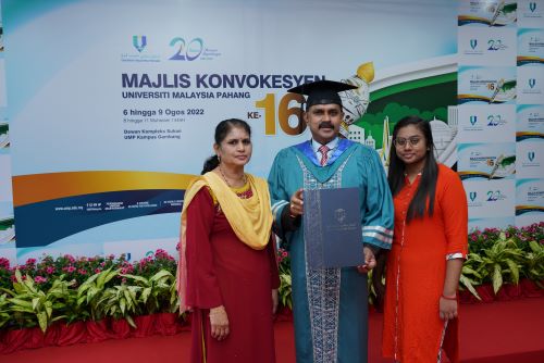 Datuk M. Asojan receives Lifelong Learning Professional Award