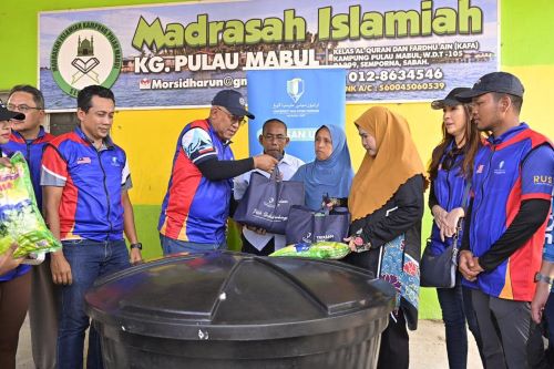 Kolaborasi UMPSA dan Muslim Care Malaysia santuni komuniti Pulau Mabul