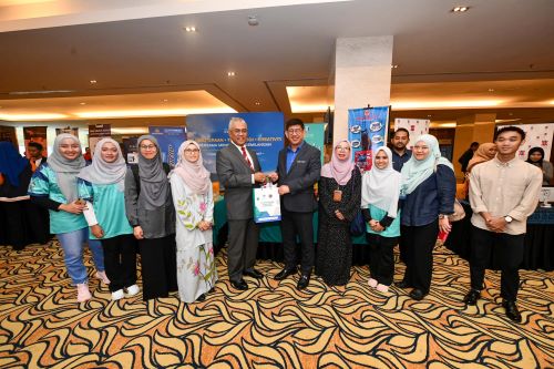 Pelajar UMPSA terima RM66,000 Geran Usahawan Siswa Bank Rakyat Unipereneur