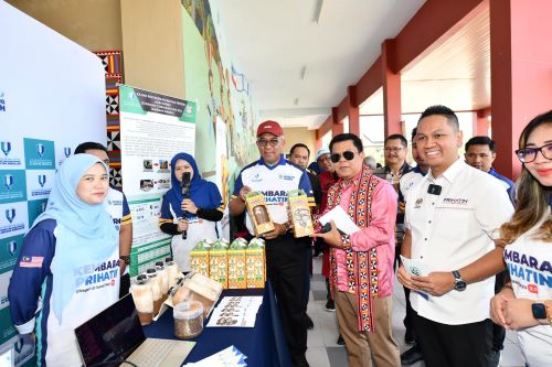 The UMPSA Kembaran Prihatin Programme reaches out to the wider higher education community