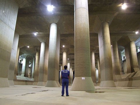 Kredit: https://web-japan.org/trends/11_tech-life/tec130312.html Sistem terowong aliran air bawah tanah di Tokyo, Jepun