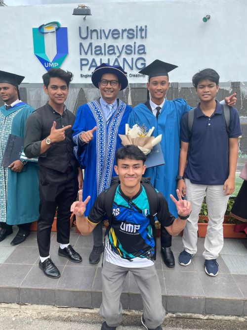 UMP graduand ‘Budin’ moved by a surprise from noble-hearted lecturer