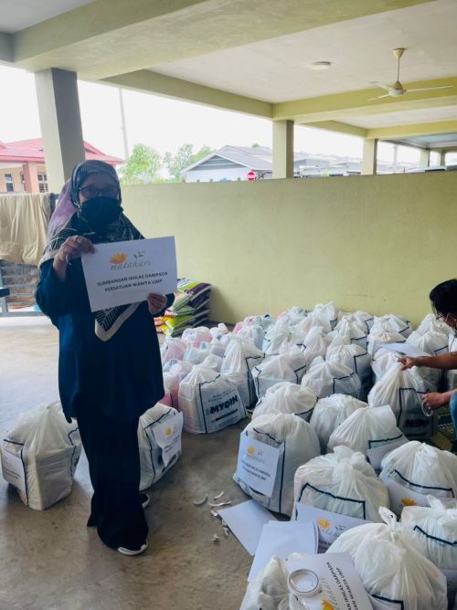 UMP Women’s Association (Matahari) distributes donations to 34 members