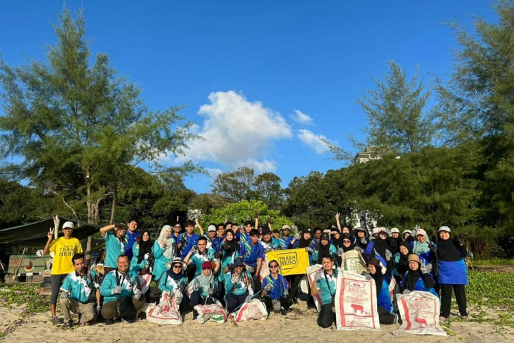 Cleaning Pantai Pelindung, PSM CSR with Trash Hero Kuantan