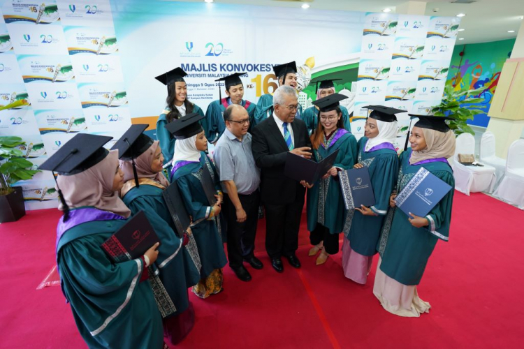 4,083 UMP students graduate in 16th MKK
