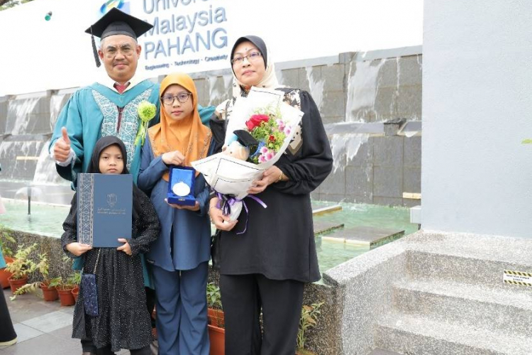 Tunai impian tertangguh, graduan UMP Advanced terima Anugerah PSH  