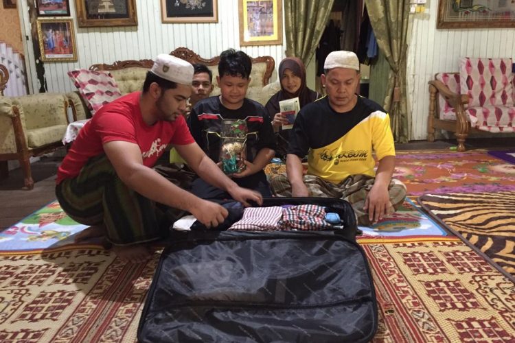 Grounded by MCO, UMP student finally return home 