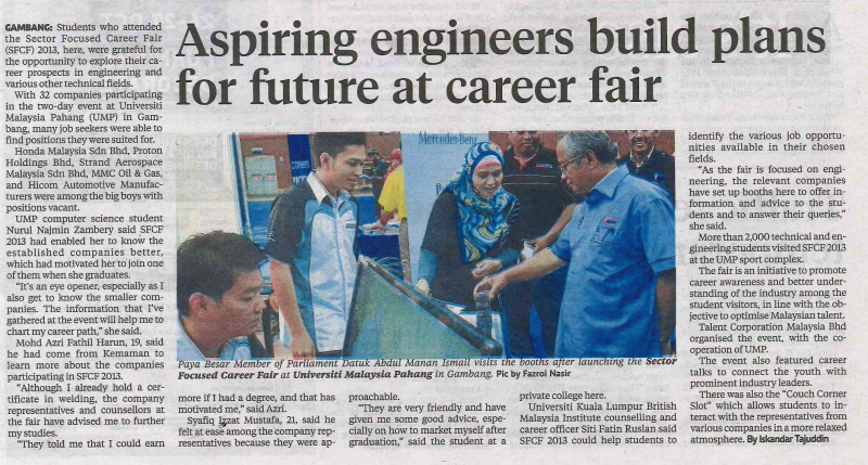 Aspiring Engineers Build Plans For Future At Career Fair