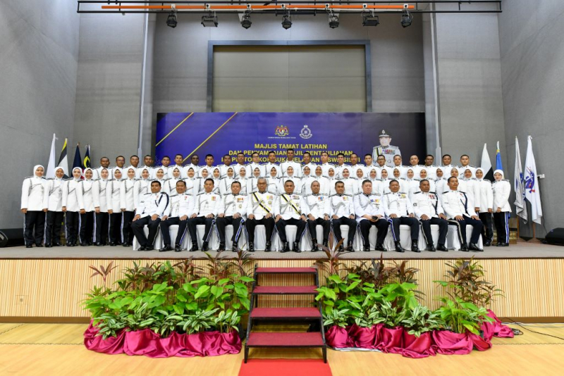 314 pelatih 5 UA ditauliah Inspektor Kor Sukarelawan  Polis Siswa Siswi